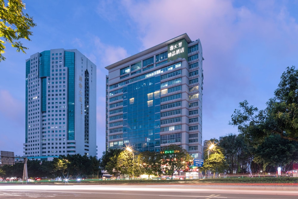 Spring Time Hotel · Hotel setting