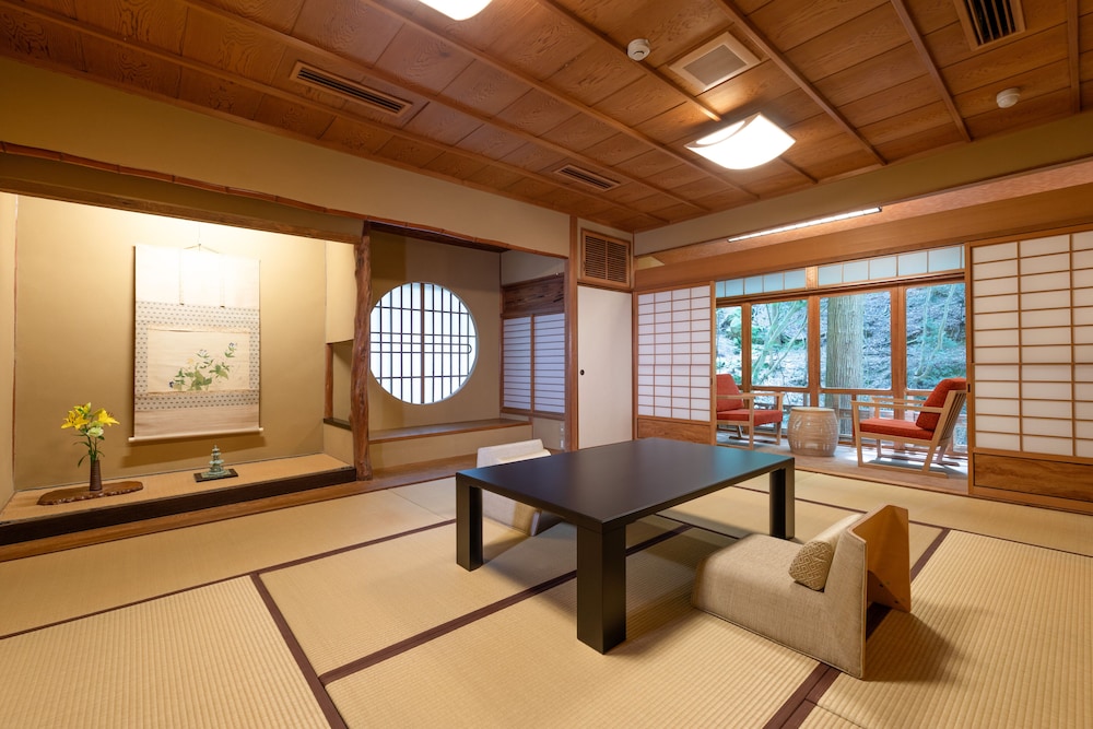 Okuyama Nara Kasuga Tsukihitei