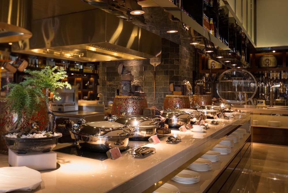Swissôtel Guangzhou · Dining spaces