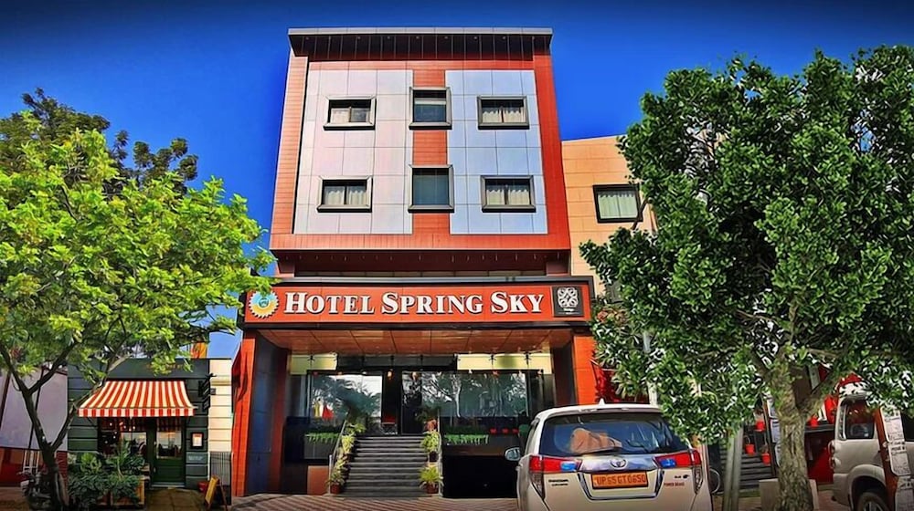 Spring Sky Mughalsarai by ShriGo Hotels in Chandauli | 2024 Updated ...