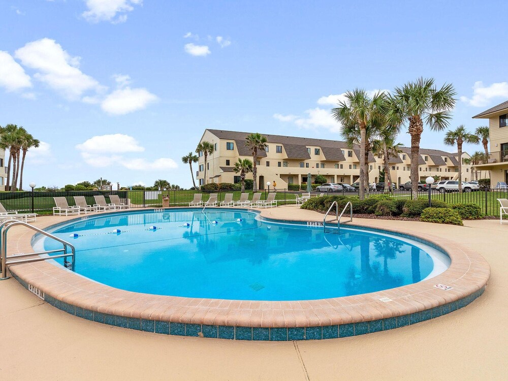 Summerhouse Beach and Racquet Club by Teeming Vacation Rentals in St