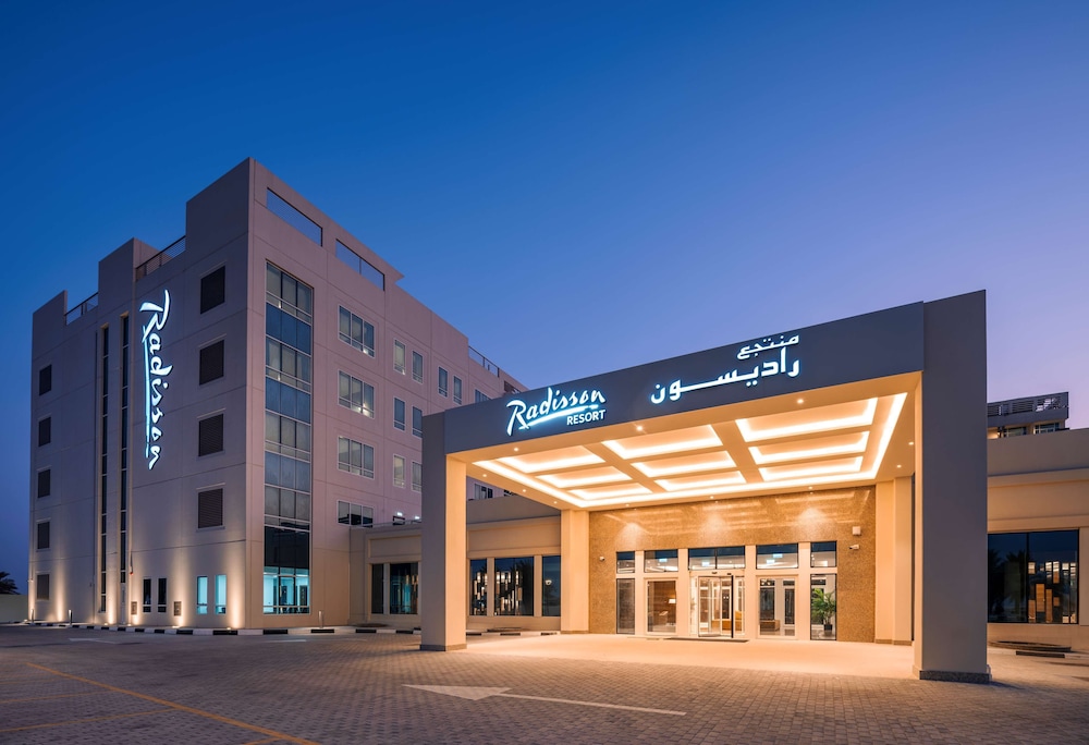 Radisson al marjan. Radisson resort оаэ рас-эль-хайм. рас эль хайма отель рэдиссон. radisson resort ras al khaimah marjan island 5*. рас эль хайма рэдиссон резорт 4.