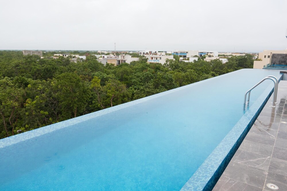 Incredible Stylish Studio Gym Infinity Pool Rooftop Terrace Sundeck in ...