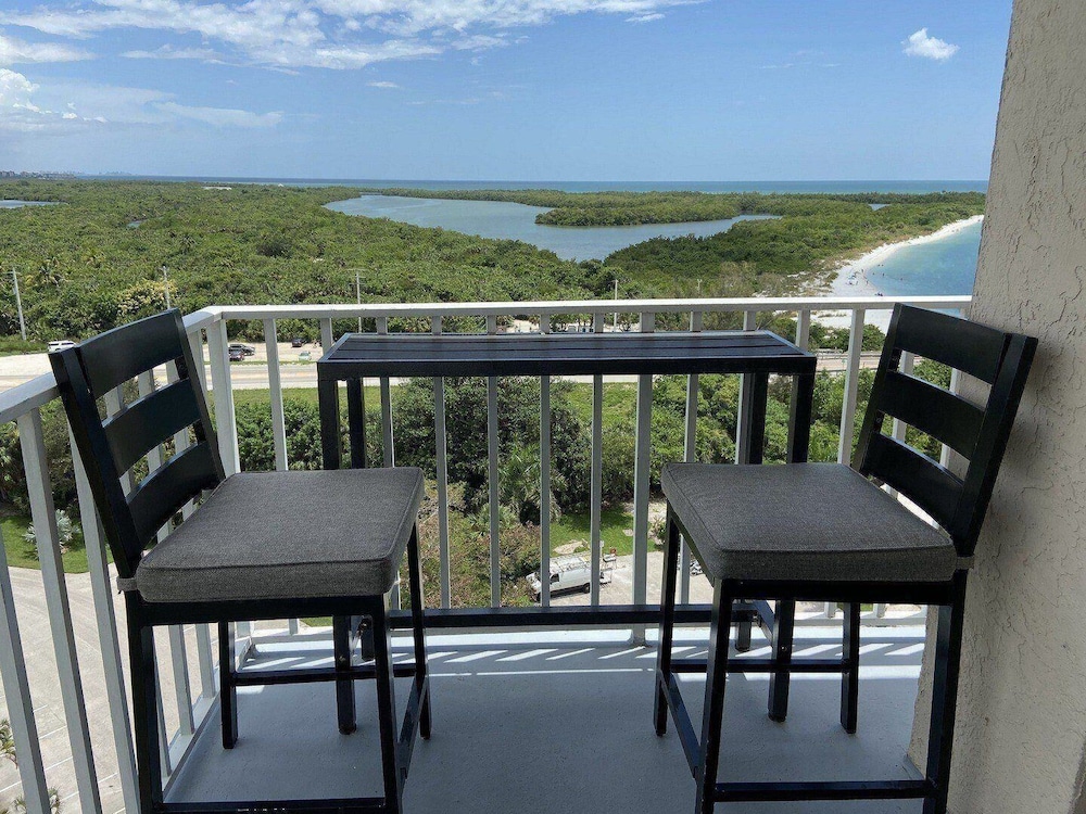 Lovers Key Beach Club Condo Amazing View With Private Beach in Bonita
