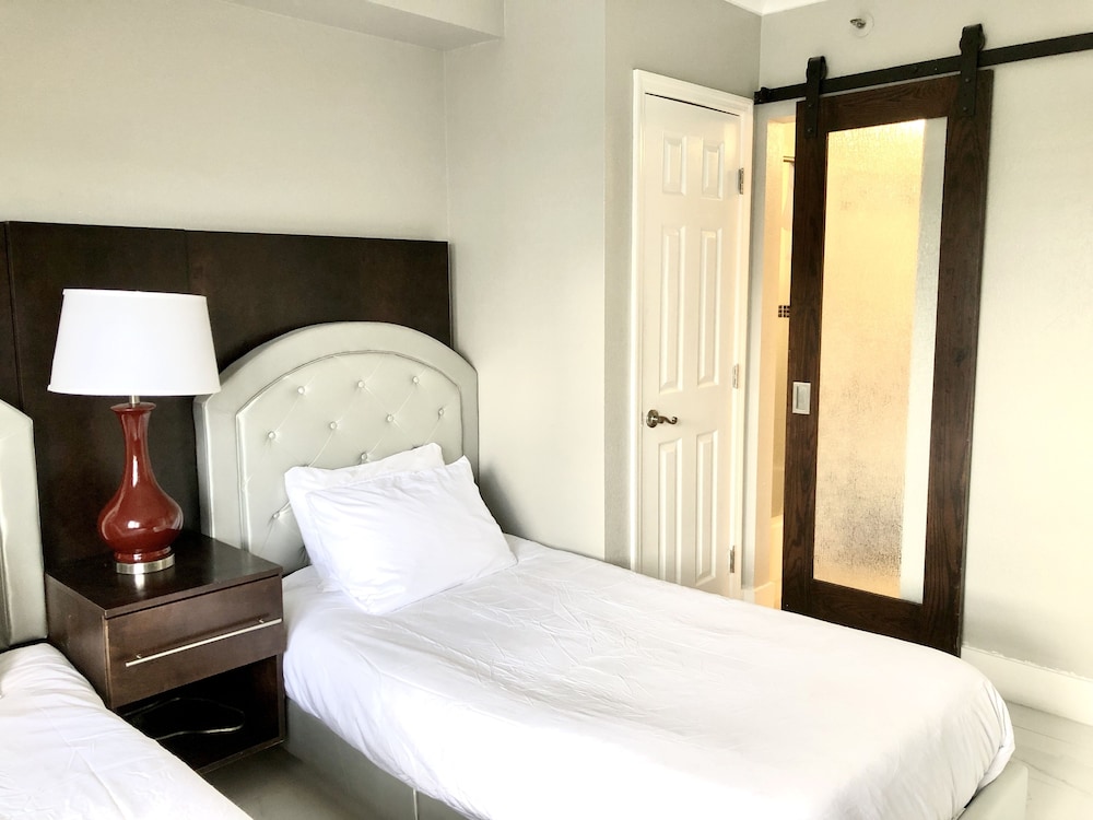 1305u- Volcano Bay, Pool Balcony View 2 Bedroom Suites in Orlando