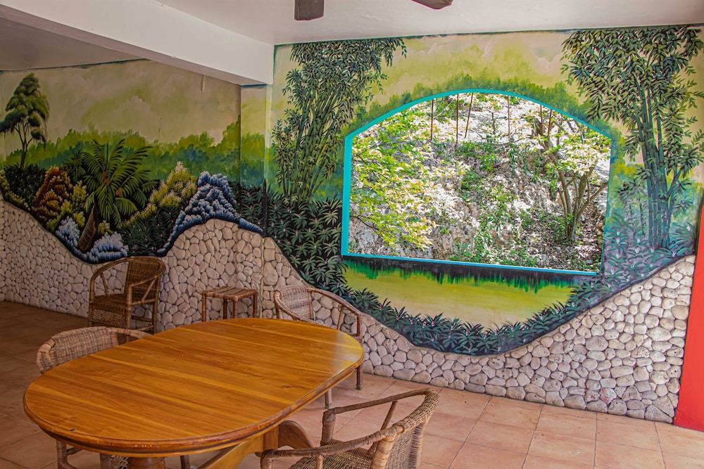 Haley's Paradise at Blue Hole