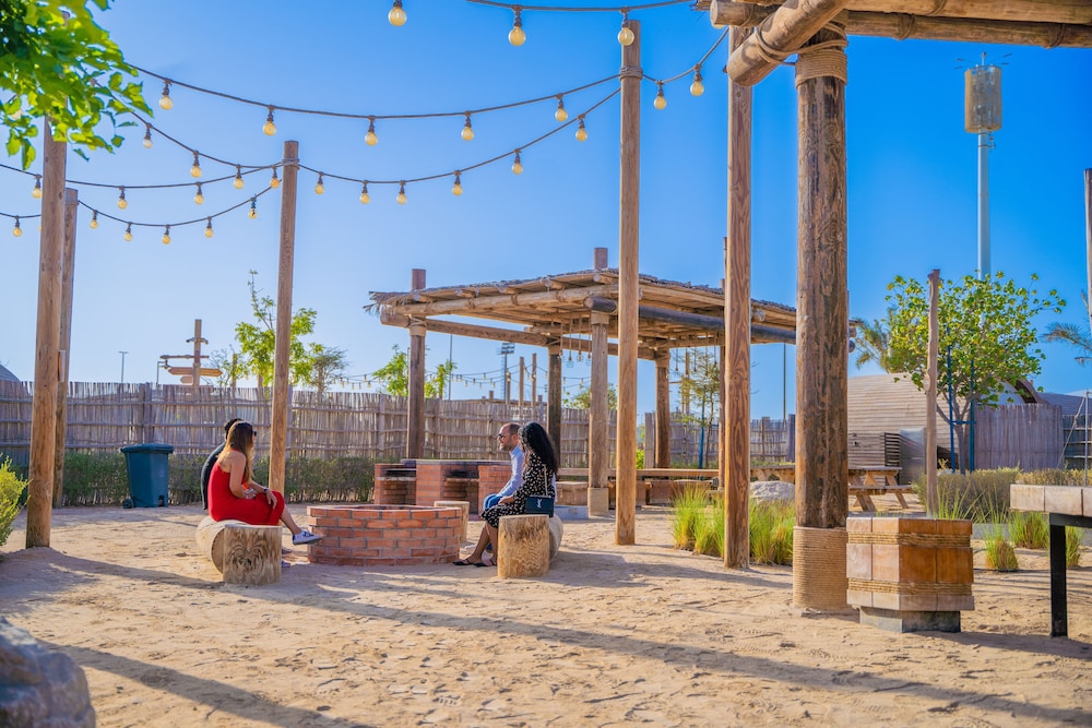 Bab Al Nojoum Hudayriyat Camp