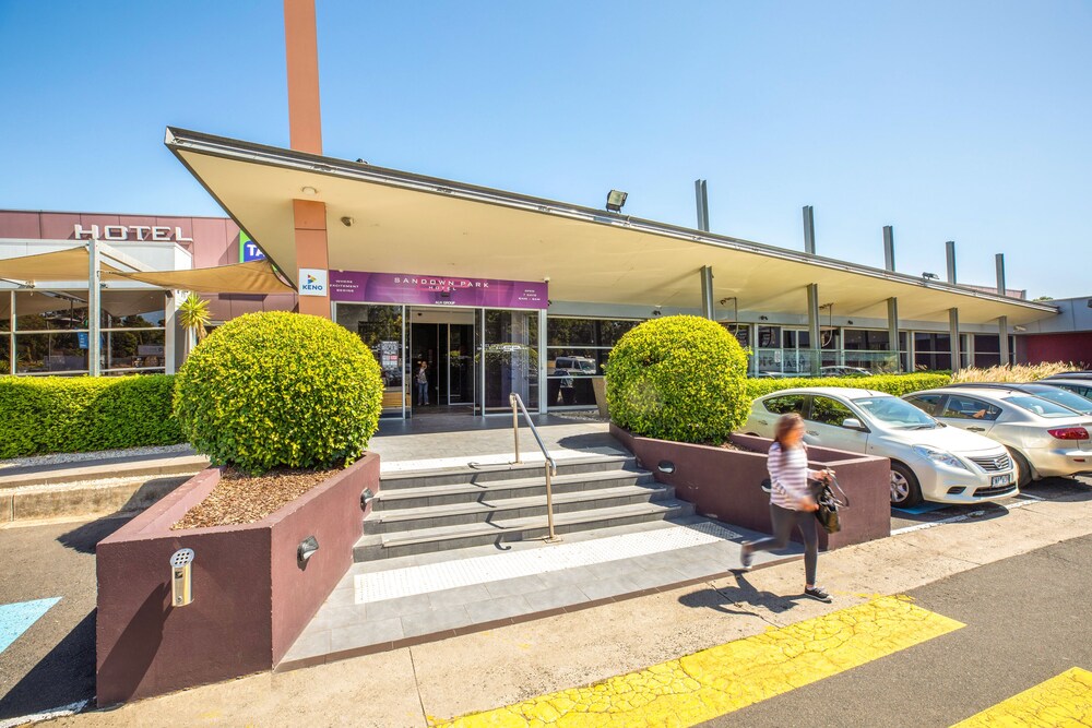 Nightcap at Sandown Park Hotel