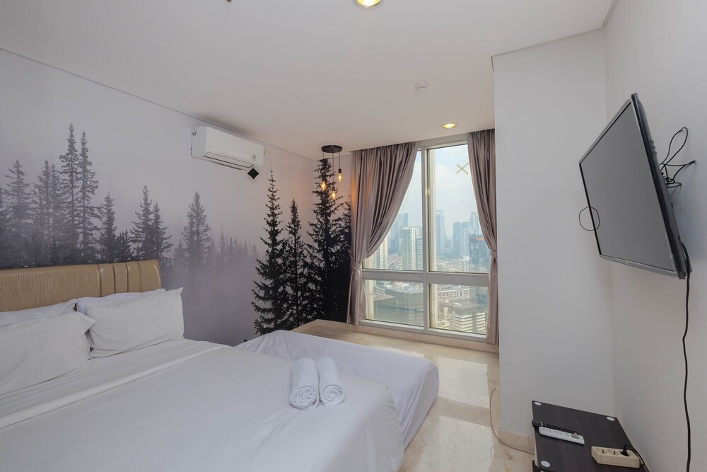 Luxury And Strategic 1Br Apartment At The Empyreal Epicentrum