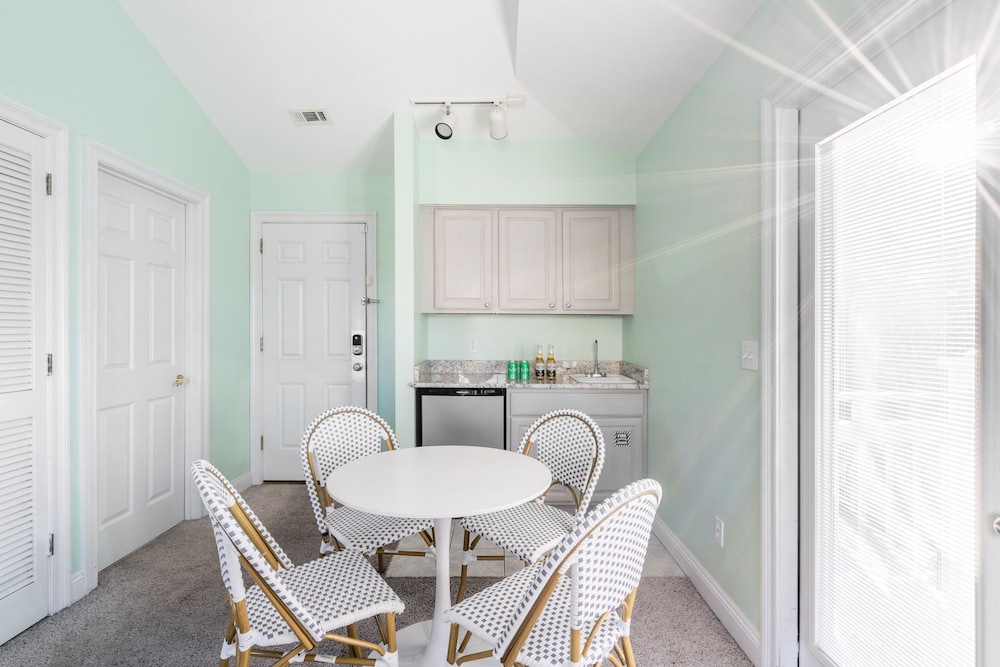 Pineapple by Avantstay Spectacular Destin Getaway Only 1 Block To Beach