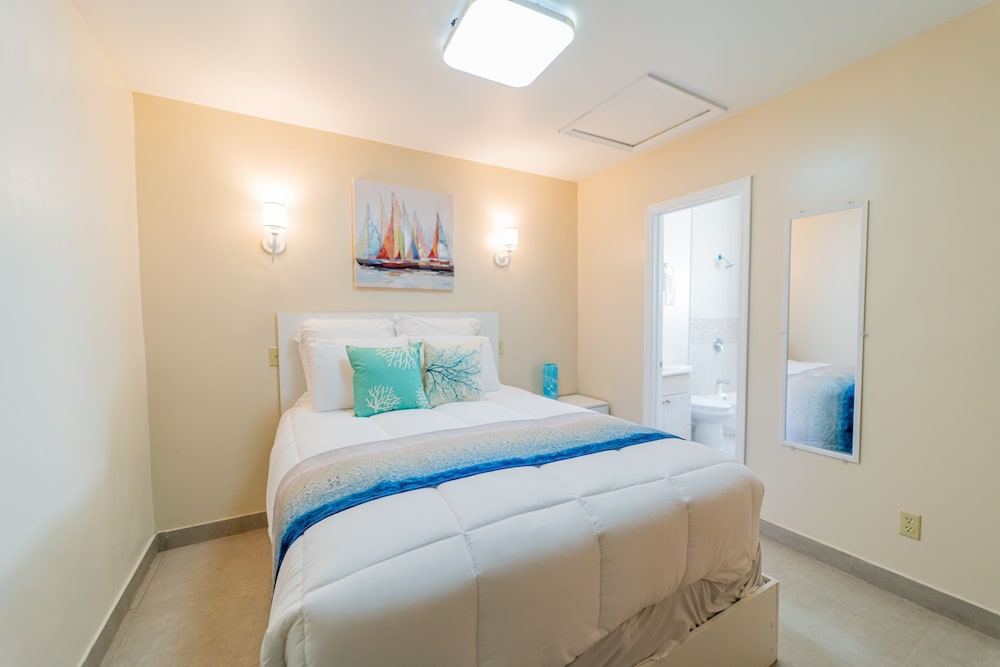 Le Bleu Bed and Breakfast