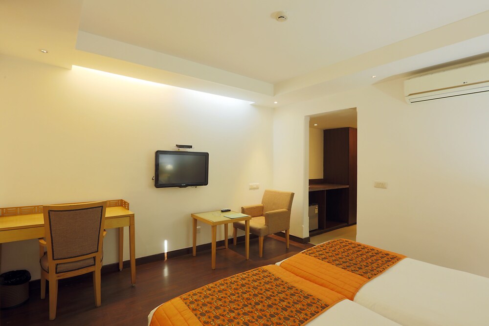 Arch Plaza - Near Yashobhoomi Convention Centre Dwarka