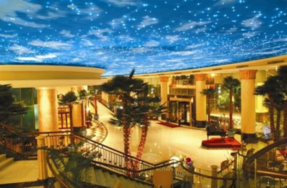 Royal Marina Plaza · Hotel setting