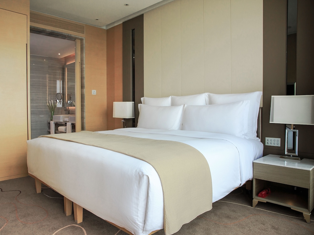 Langham Place, Guangzhou · Guest room