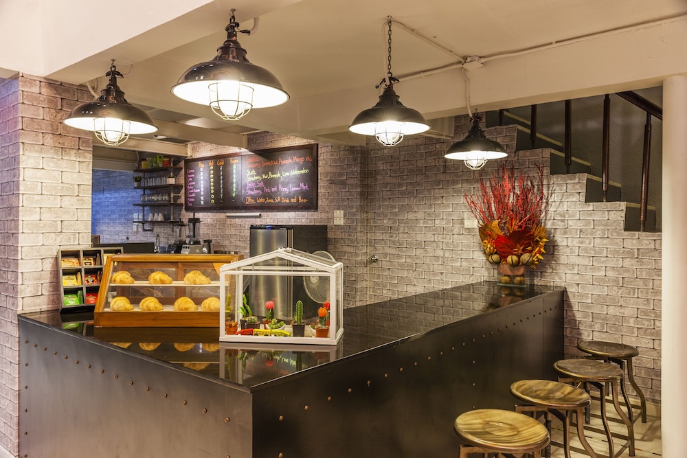 At Hua Lamphong Hotel - Hostel