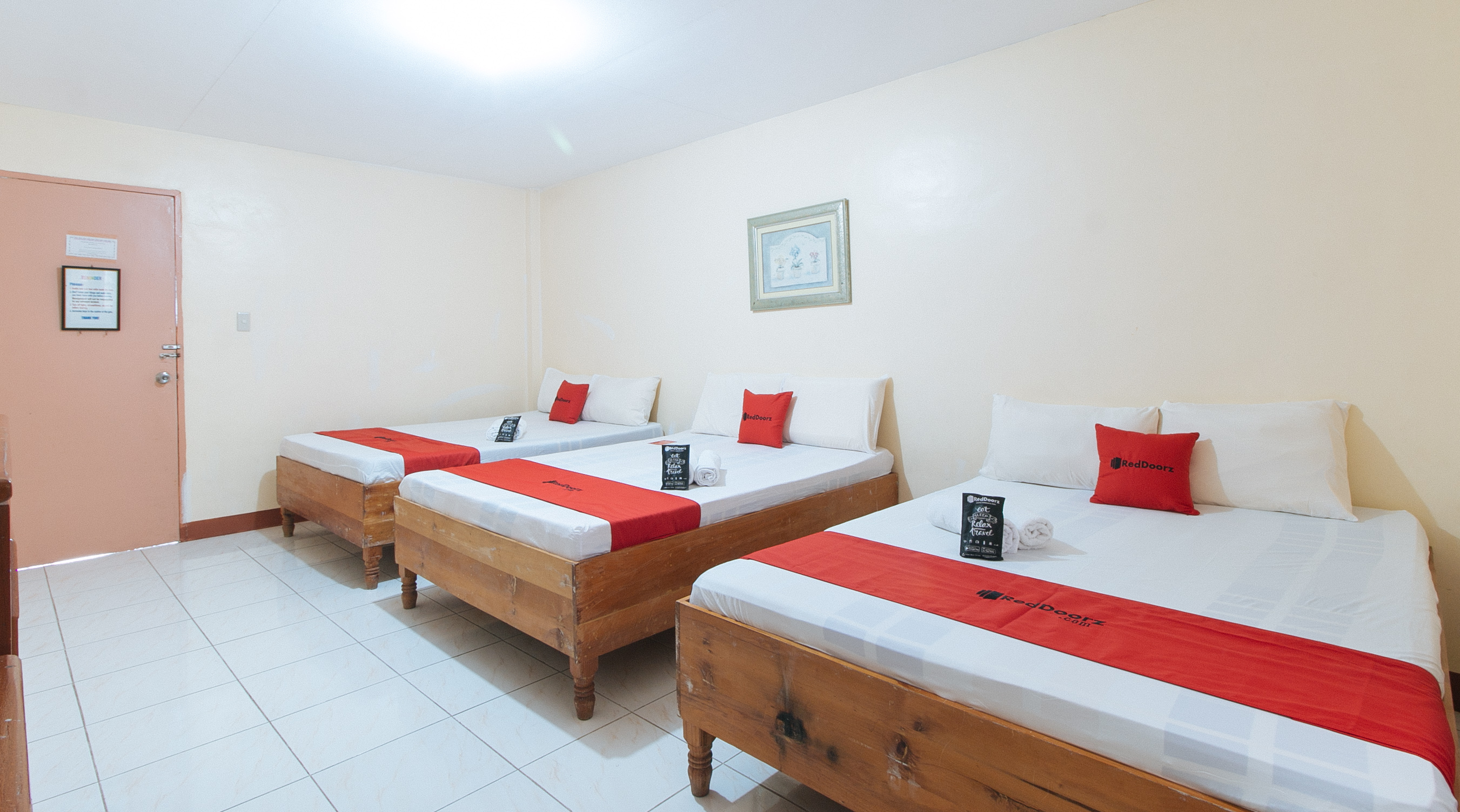 RedDoorz @ Goldland Spring Resort Urdaneta City