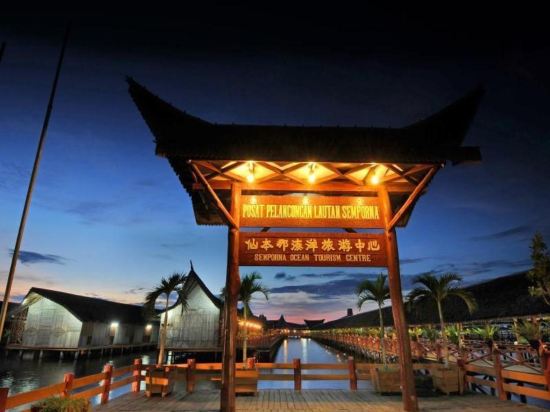 Dragon Inn Floating Resort Semporna