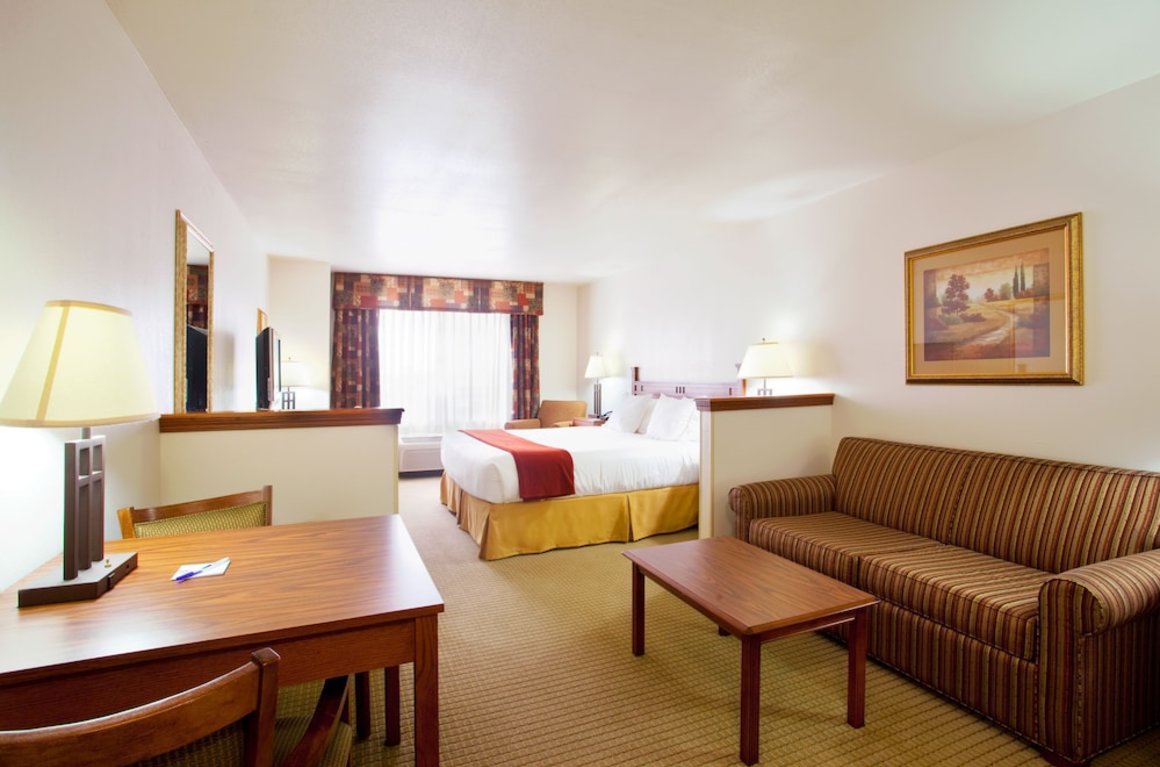 Holiday Inn Express & Suites Mattoon by IHG in | 2026 Updated prices