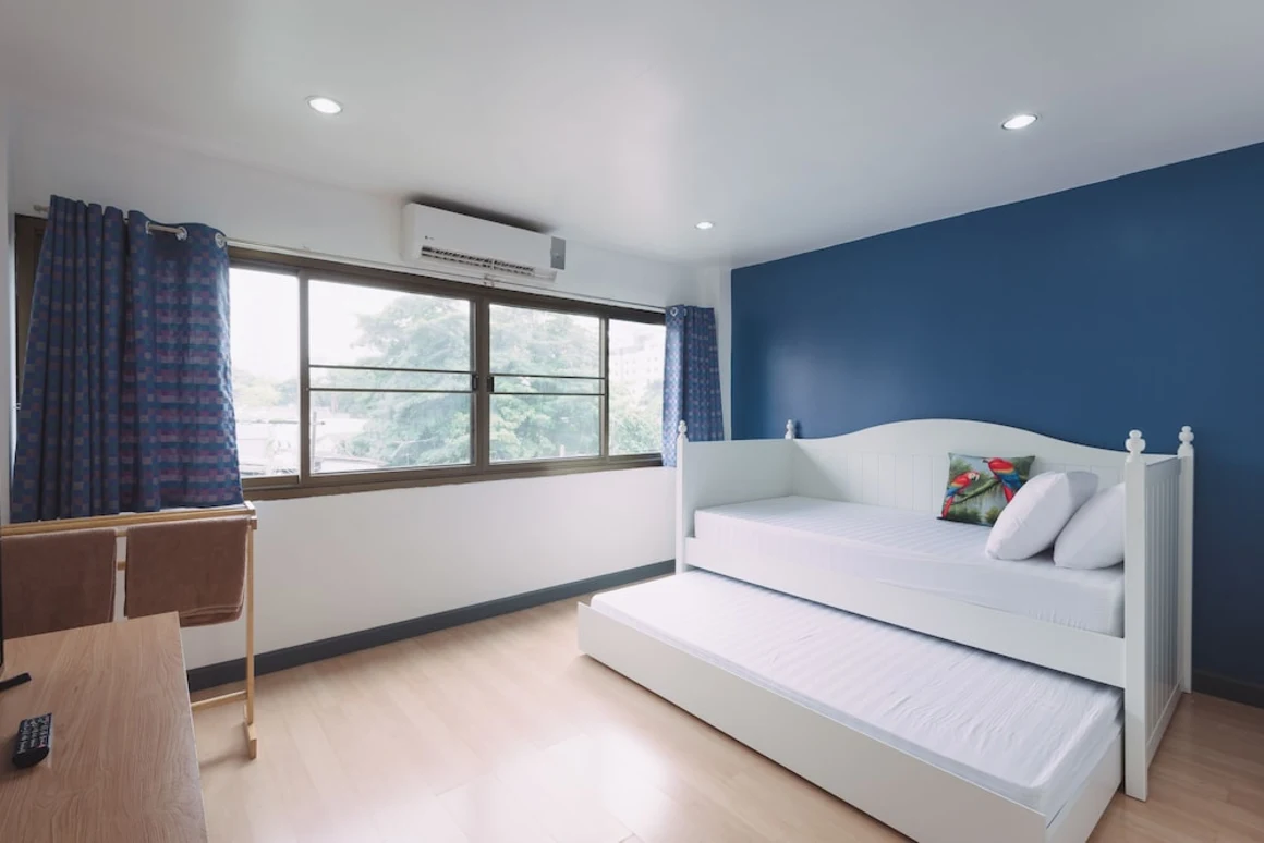 BaanSu Hostel property photo