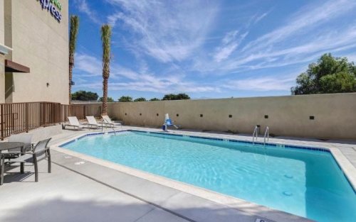 HOLIDAY INN EXPRESS CHINO HILLS