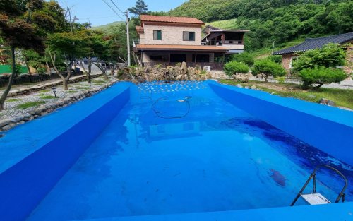 Jecheon Jayeon-i Gitdeun Nongjang