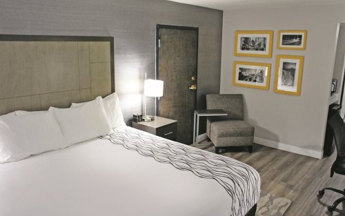 La Quinta Inn & Suites by Wyndham Raleigh Downtown North