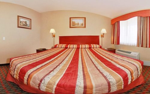 Rodeway Inn Macarthur Airport