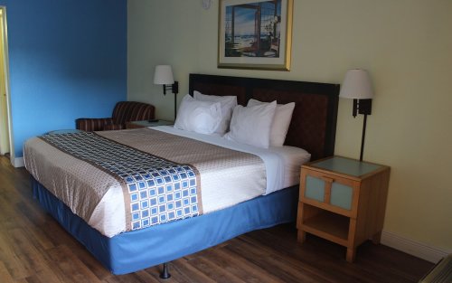 Tampa Inn - Near Busch Gardens