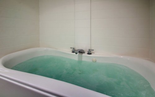 Holiday Inn Express & Suites Lincoln East - White Mountains by IHG