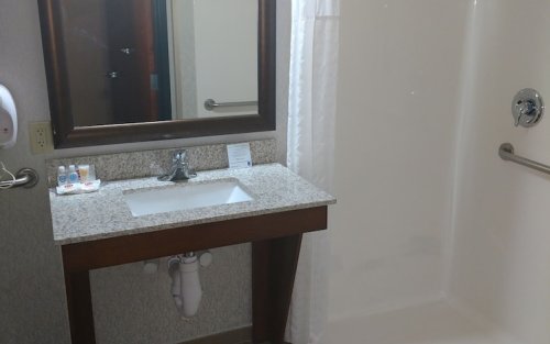 Comfort Inn & Suites Market - Airport
