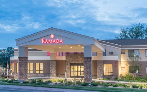 Ramada by Wyndham Minneapolis Golden Valley