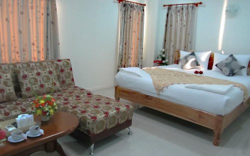 Rueanrimnam Hotel