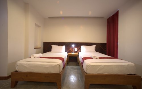 J2 Hotel