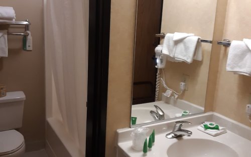 Lavissh Inn & Suites