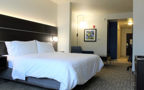 Holiday Inn Express & Suites Napa American Canyon by IHG