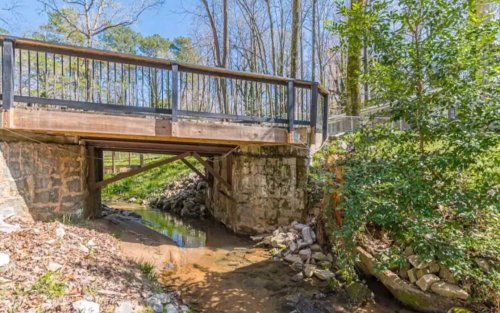 The Sweet Creek Luxurious Villas