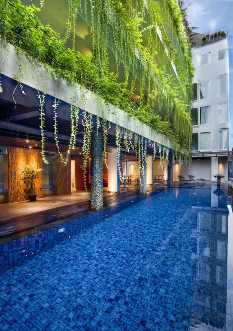 DAUN BALI SEMINYAK BALI