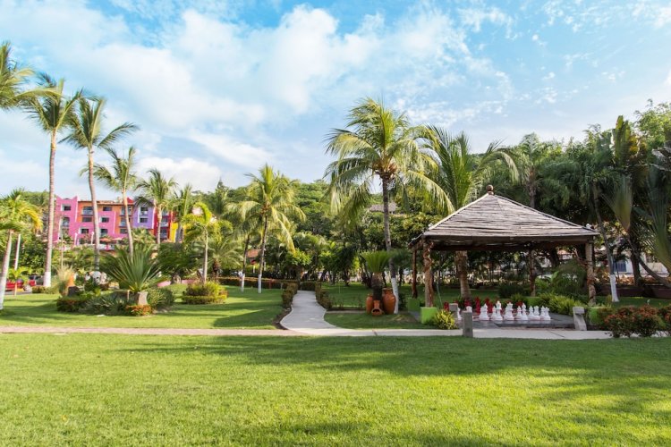 Decameron Los Cocos Guayabitos, Ramada All-Inclusive Resort in ...